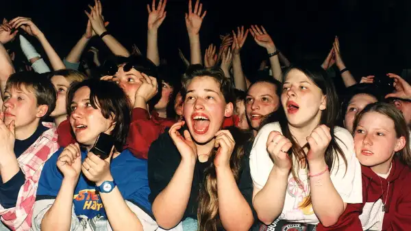 چرا افراد هوادار می‌شوند؟